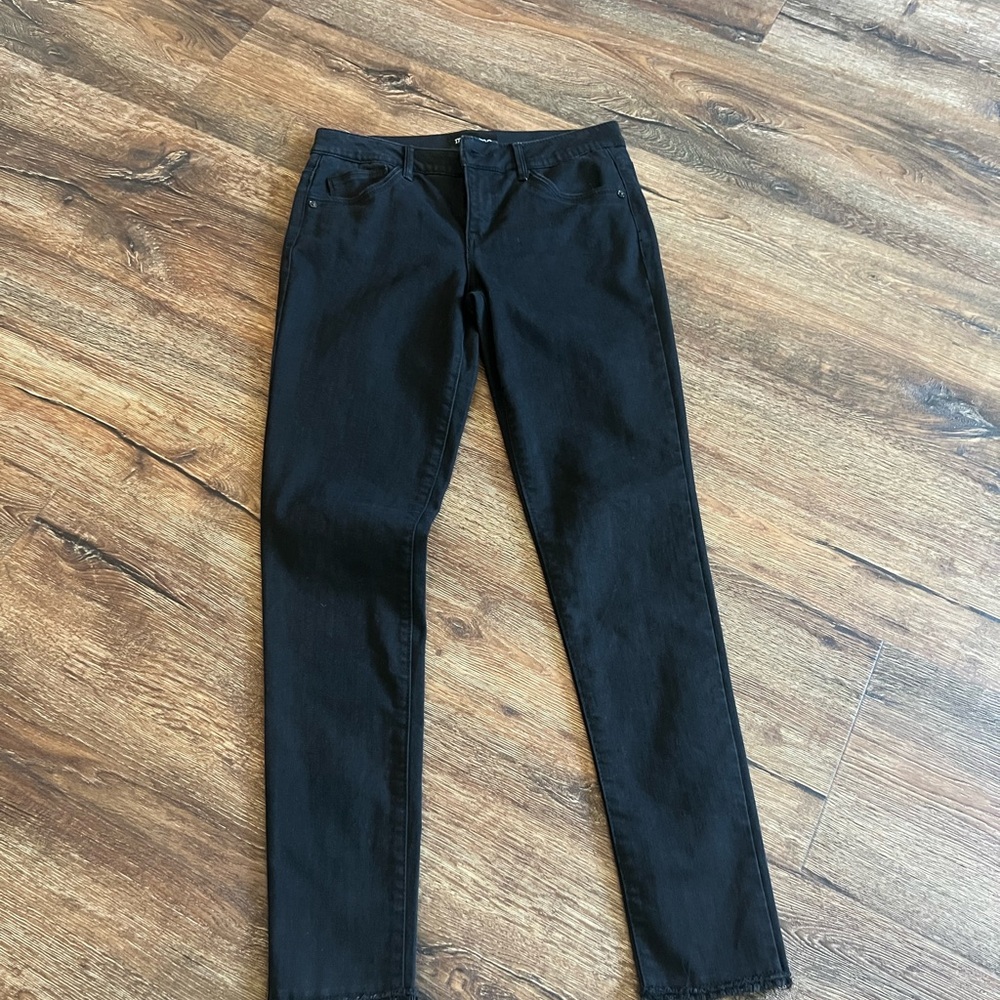 Gently used stretchy black Mac and Me skinny jeans.
